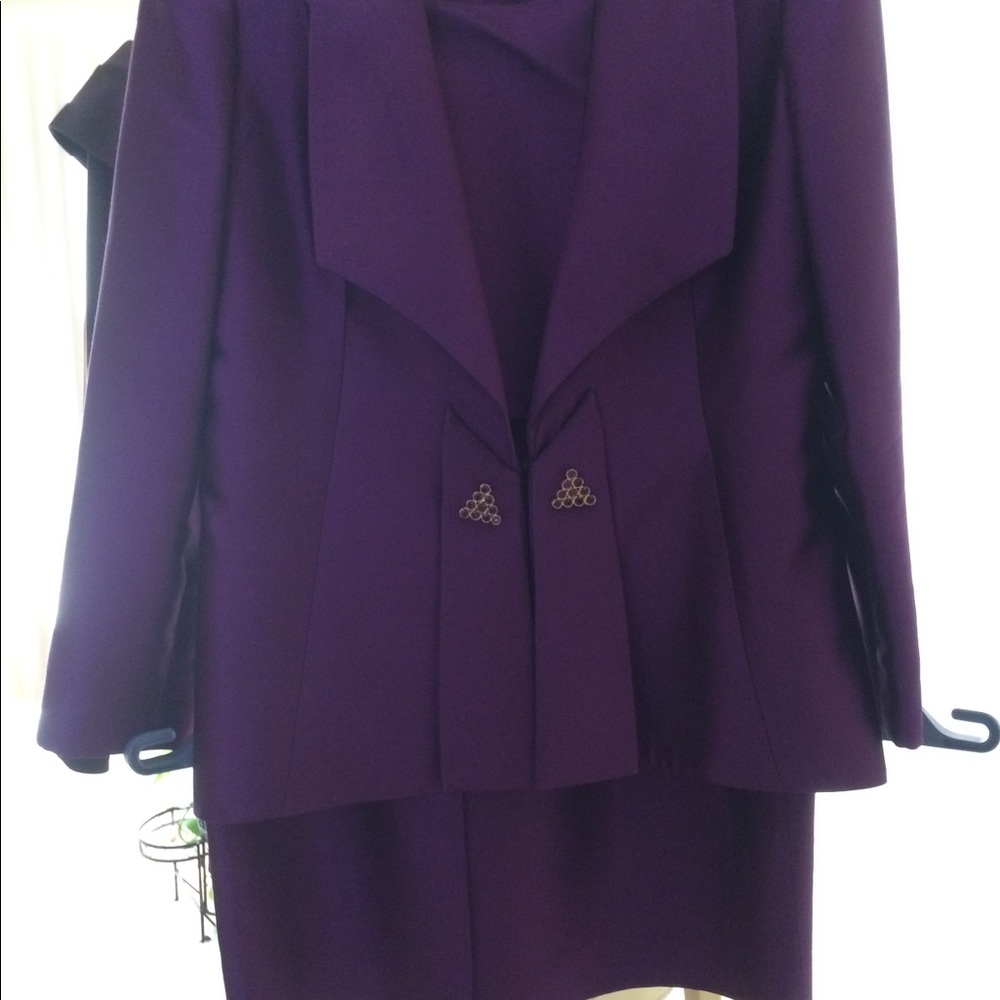 Woman Dressy Suit